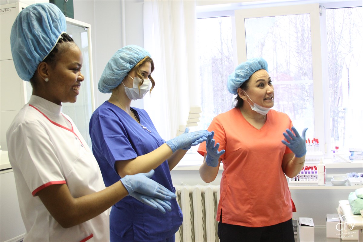 The practice in the Health center: international students study nursing
